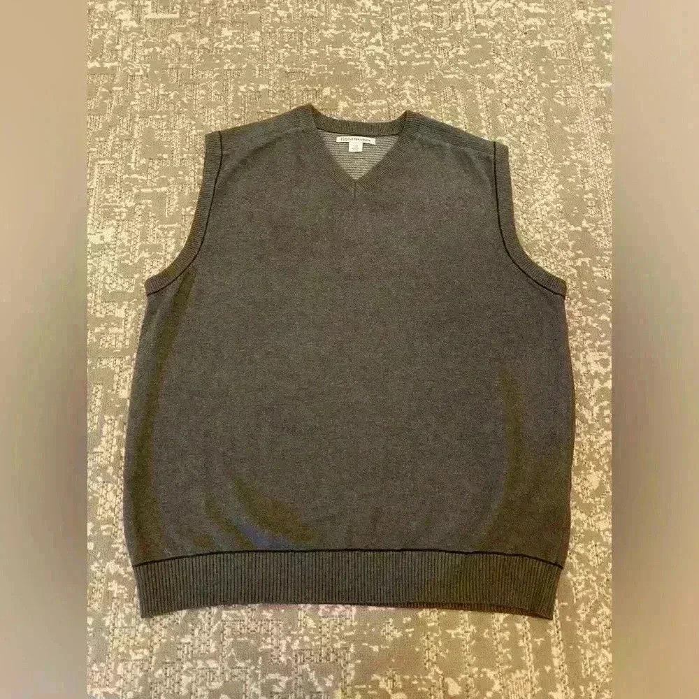 Men’s Cutter & Buck Sweater Vest size Large color Grey